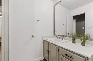 718 Matthews Ct, Arlington, TX 76012 - Photo 32