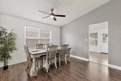 718 Matthews Court, Arlington, TX 76012 - Photo 12