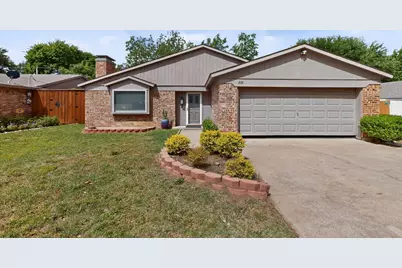 718 Matthews Court, Arlington, TX 76012 - Photo 2