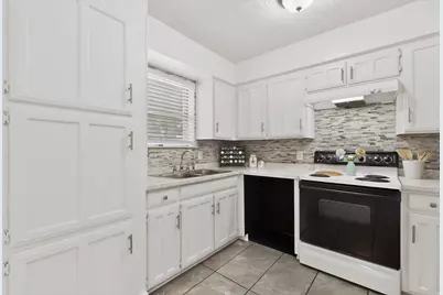 718 Matthews Court, Arlington, TX 76012 - Photo 14