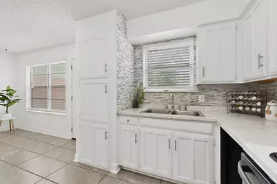 718 Matthews Court, Arlington, TX 76012 - Photo 16