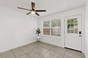 718 Matthews Ct, Arlington, TX 76012 - Photo 20