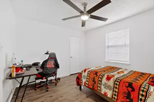 718 Matthews Ct, Arlington, TX 76012 - Photo 34