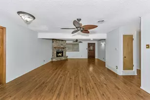 1916 Valley Ln, Arlington, TX 76013 - Photo 10