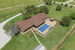 911 McVoid Rd, Springtown, TX 76082 - Photo 4