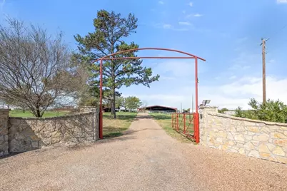 911 McVoid Road, Springtown, TX 76082 - Photo 2