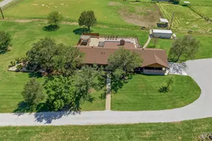 911 McVoid Rd, Springtown, TX 76082 - Photo 6