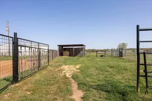 911 McVoid Rd, Springtown, TX 76082 - Photo 30