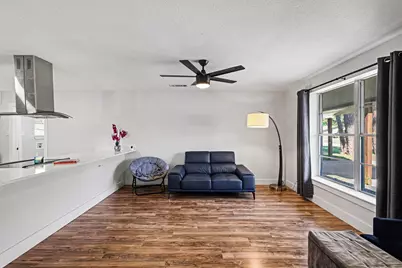 1702 Bristol Court N, Irving, TX 75062 - Photo 4