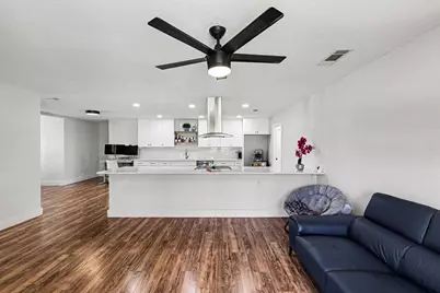 1702 Bristol Court N, Irving, TX 75062 - Photo 6