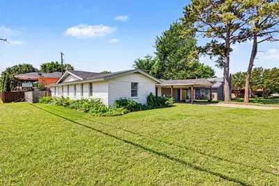 1702 Bristol Court N, Irving, TX 75062 - Photo 2