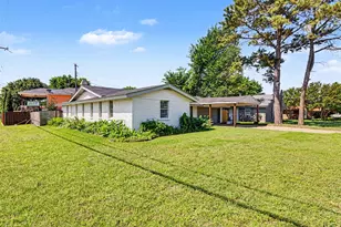 1702 Bristol Ct N, Irving, TX 75062 - Photo 2