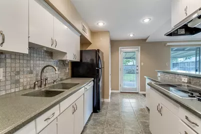11353 Coral Hills Drive, Dallas, TX 75229 - Photo 6