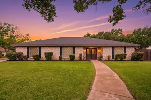 1705 Louella Ct, Hurst, TX 76054 - Photo 2