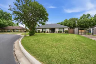 1705 Louella Ct, Hurst, TX 76054 - Photo 2
