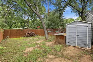 2125 Cardinal Ln, Fort Worth, TX 76111 - Photo 32