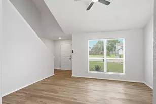 2320 Sherry St, Arlington, TX 76014 - Photo 4