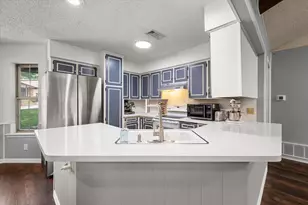 7636 Blue Carriage Ln, Fort Worth, TX 76120 - Photo 8