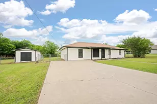 221 Lipscomb St, Cleburne, TX 76031 - Photo 24