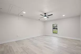 221 Lipscomb St, Cleburne, TX 76031 - Photo 16