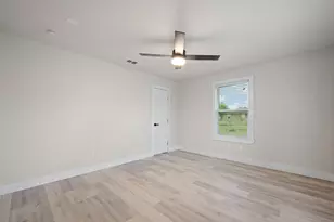 221 Lipscomb St, Cleburne, TX 76031 - Photo 22