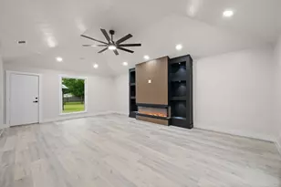 221 Lipscomb St, Cleburne, TX 76031 - Photo 10