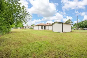 221 Lipscomb St, Cleburne, TX 76031 - Photo 28
