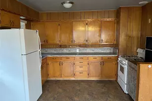106 E Nelson St, Bowie, TX 76230 - Photo 4
