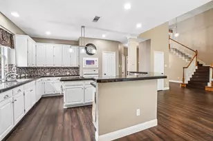 2809 Stonehurst Dr, Grapevine, TX 76051 - Photo 16