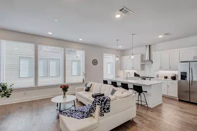 114 E Chester Court, Dallas, TX 75203 - Photo 8