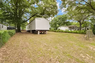 117 Crestwood Dr, Mabank, TX 75156 - Photo 2