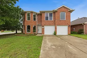 829 Elbe Dr, Arlington, TX 76001 - Photo 1