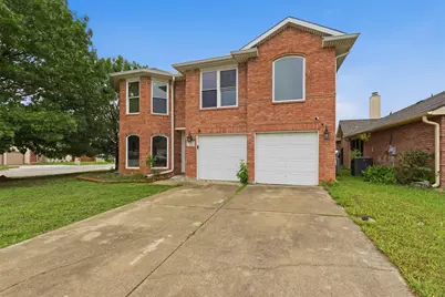 829 Elbe Drive, Arlington, TX 76001 - Photo 2