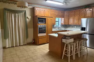 643 E South St, Whitesboro, TX 76273 - Photo 10