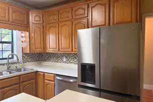 643 E South St, Whitesboro, TX 76273 - Photo 12