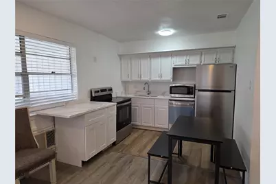 853 Broadway Avenue #B, Euless, TX 76040 - Photo 4