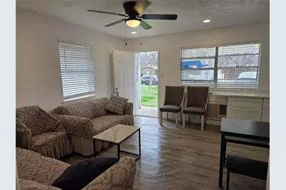 853 Broadway Avenue #B, Euless, TX 76040 - Photo 2