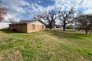 206 E 3rd St, Tolar, TX 76476 - Photo 4