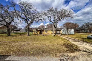206 E 3rd St, Tolar, TX 76476 - Photo 2