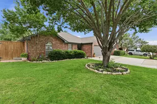 3912 Periwinkle Dr, Fort Worth, TX 76137 - Photo 2