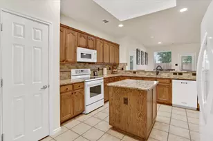 6328 Redeagle Creek Dr, Fort Worth, TX 76179 - Photo 10