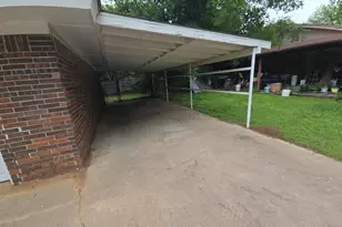709 Lee St, Bowie, TX 76230 - Photo 32
