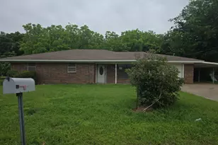 709 Lee St, Bowie, TX 76230 - Photo 2