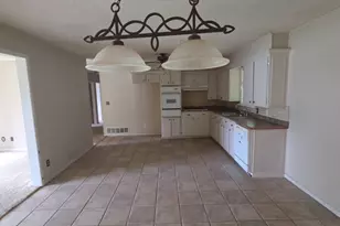 709 Lee St, Bowie, TX 76230 - Photo 16