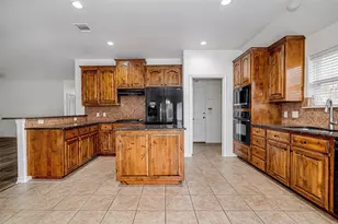 1140 Hidden Meadow Dr, Burleson, TX 76028 - Photo 10
