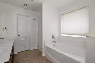 1140 Hidden Meadow Dr, Burleson, TX 76028 - Photo 18
