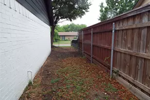 8949 Shorelark Dr, Dallas, TX 75217 - Photo 24