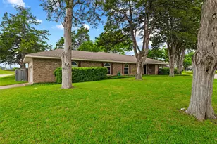 414 Ridgewood Dr, DeSoto, TX 75115 - Photo 2