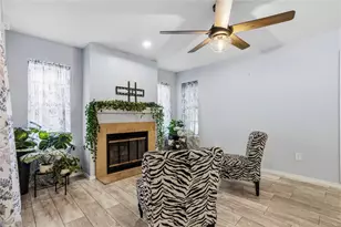 418 Matthews Dr, Arlington, TX 76012 - Photo 4