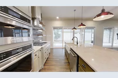 2405 Vineyard Drive, Granbury, TX 76048 - Photo 12